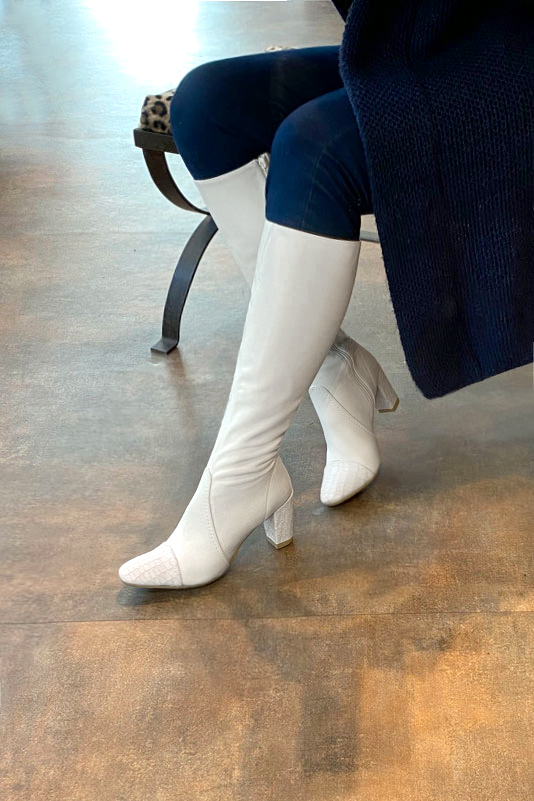 Off white women's feminine knee-high boots. Round toe. High block heels. Made to measure. Worn view - Florence KOOIJMAN